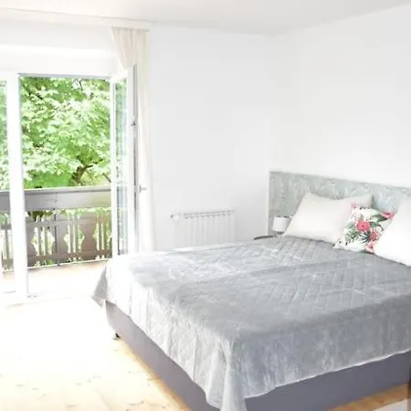 Semesterbostad Julia - Ossiacher Sattendorf